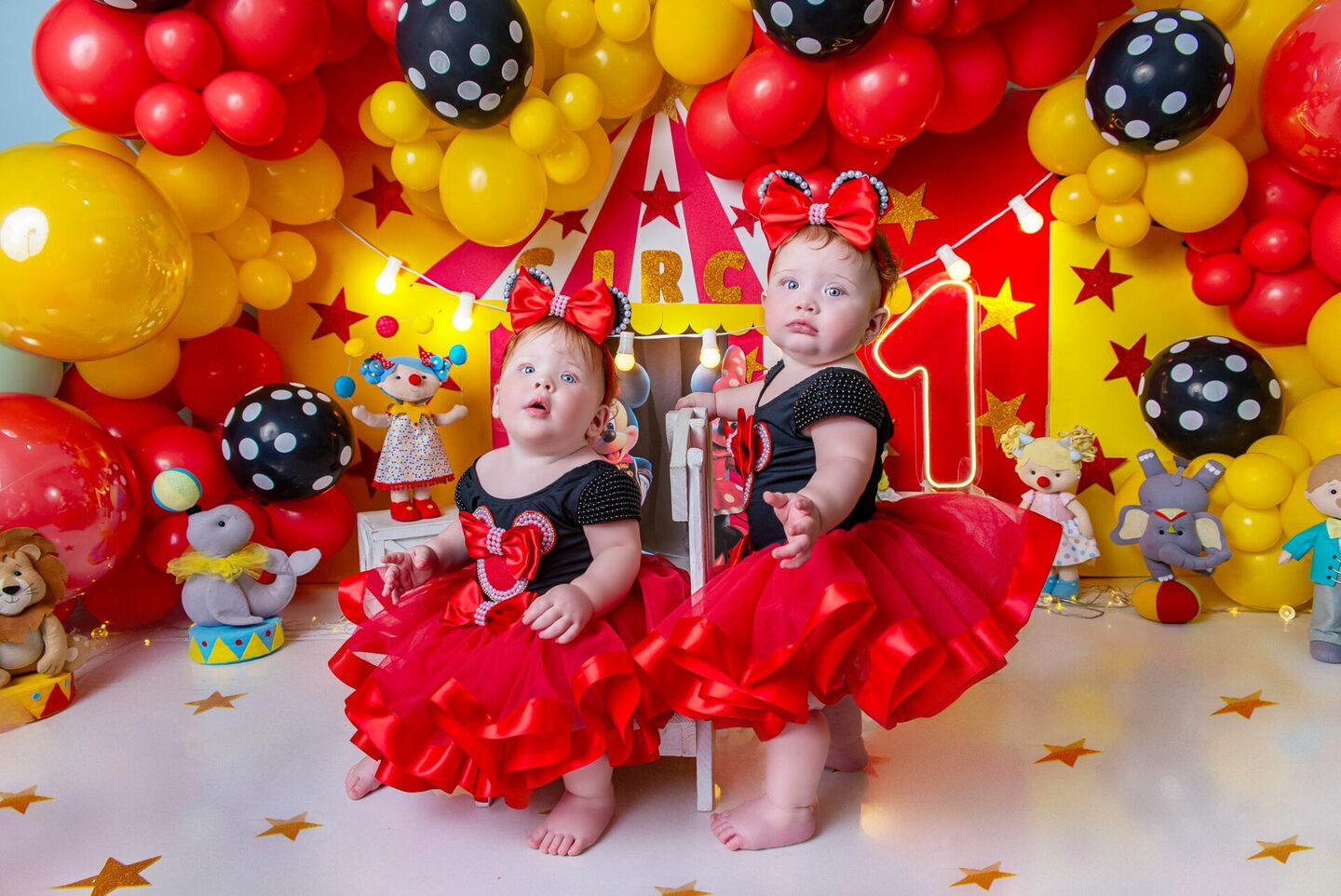 Ensaio Smash The Cake Circo do Mickey e da Minnie - Amora e Amelie - Estúdio na Rua Jequiriça 48 - Penha, Rio de Janeiro -RJ- WhatsApp 21-96660-3929